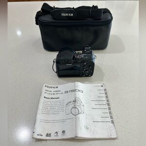 Fujifilm FinePix S1500 Black Digital Camera with Case